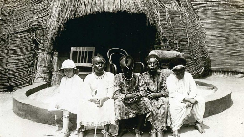 King Muzinga's children and Major R. Høier's daughter 1928