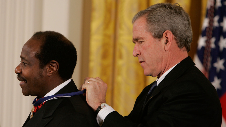 Paul Rusesabagina receives freedom medal president bush