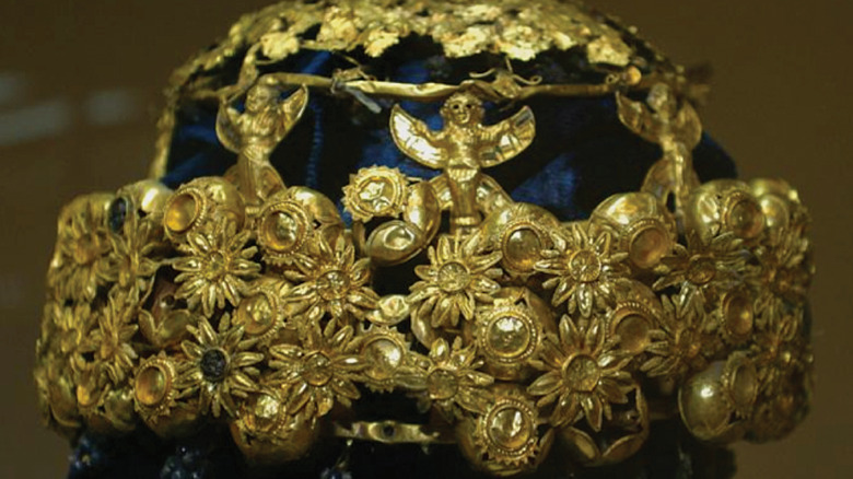 Hamas gold crown Nimrud treasure