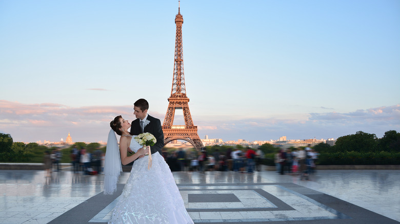 Newlyweds at Eiffel Tower