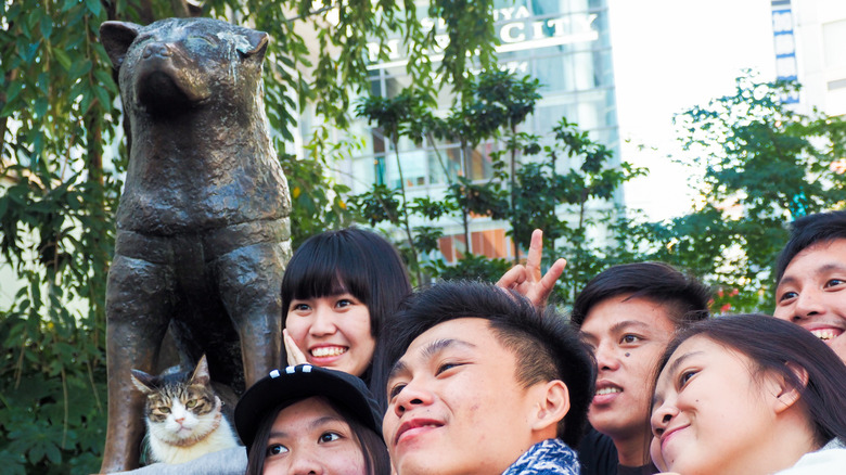 people taking selfie with hachiko statue