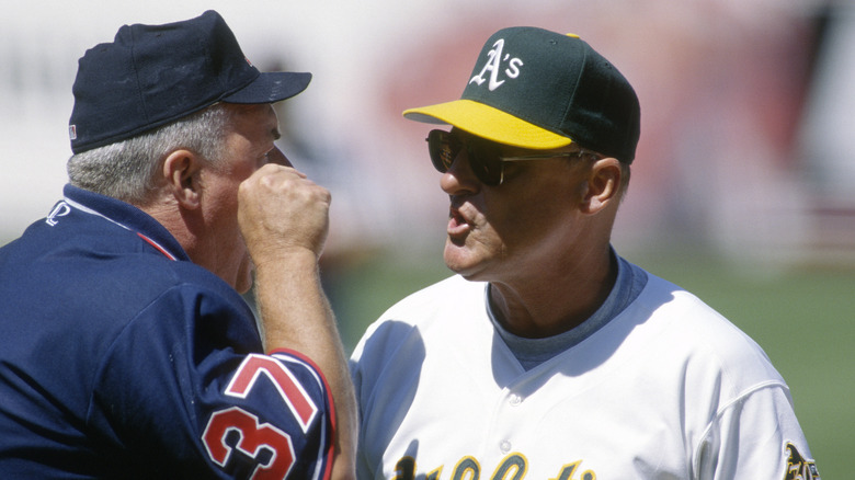 Art Howe (right) arguing with umpire 