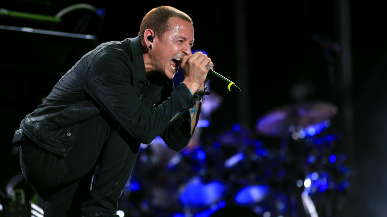 Chester Bennington screaming into microphone