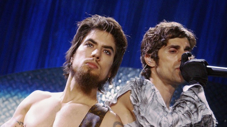 Dave Navarro Perry Farrell onstage 2003