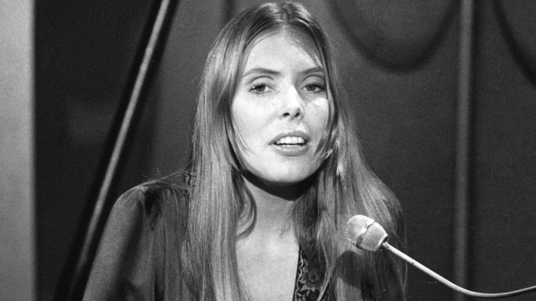 Joni Mitchell playing piano