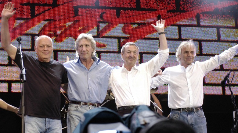 Pink Floyd waving to crowd