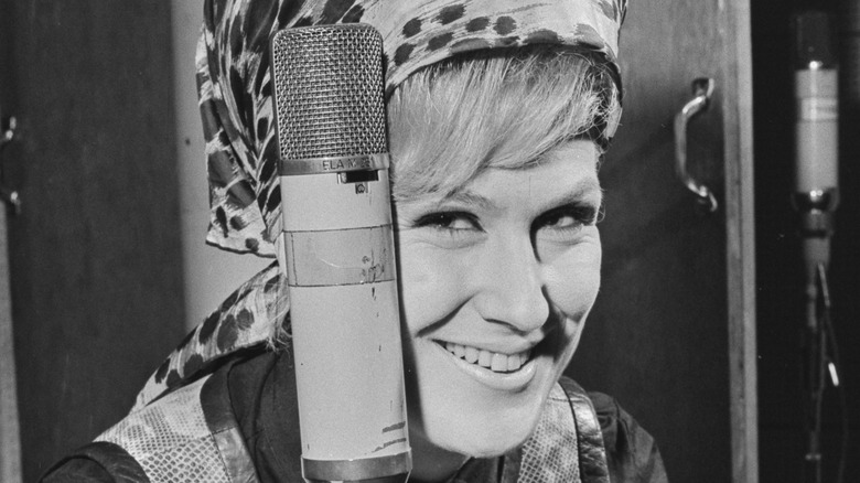 Dusty Springfield in studio