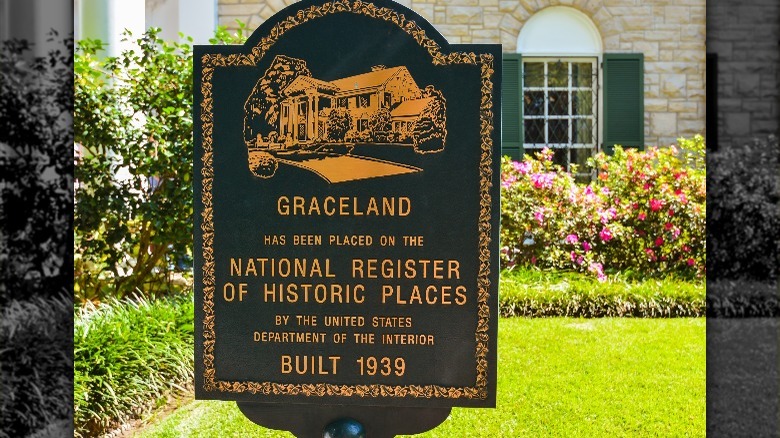 Graceland sign