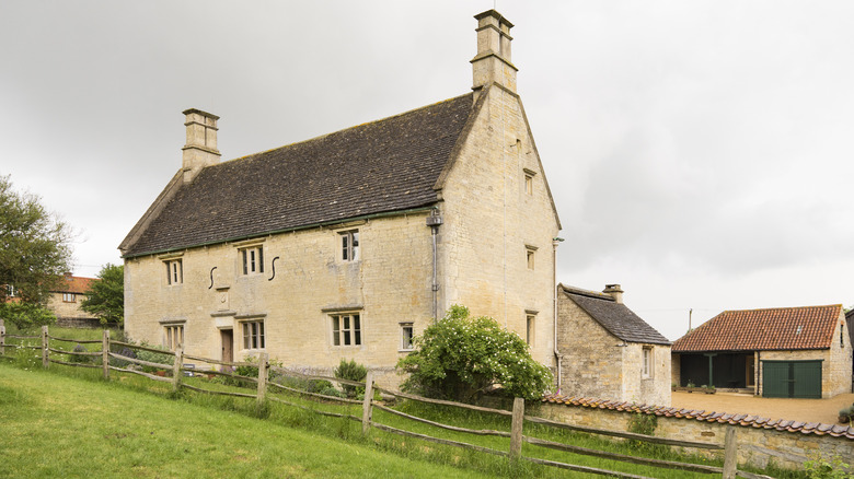 childhood home of Isaac Newton