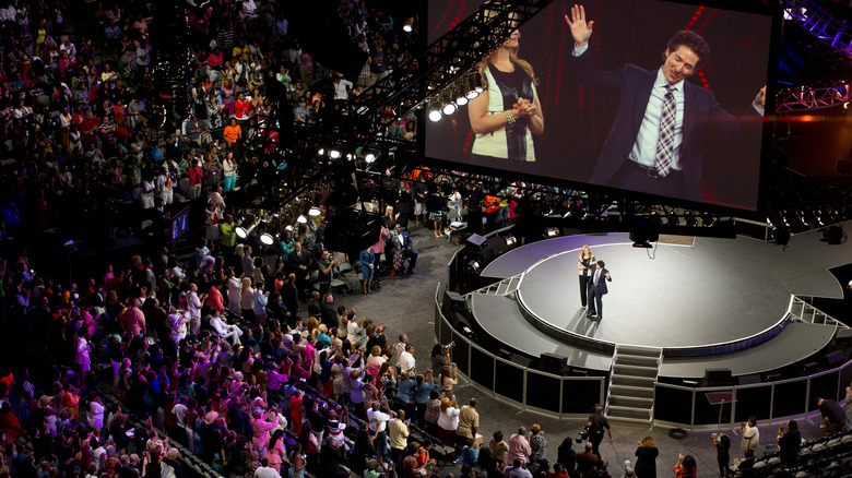 Joel Osteen speaking to crowd