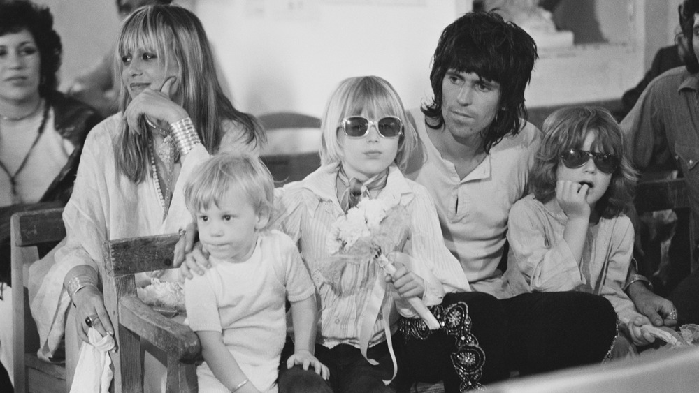 Anita Pallenberg, Keith Richards, and children, 1971