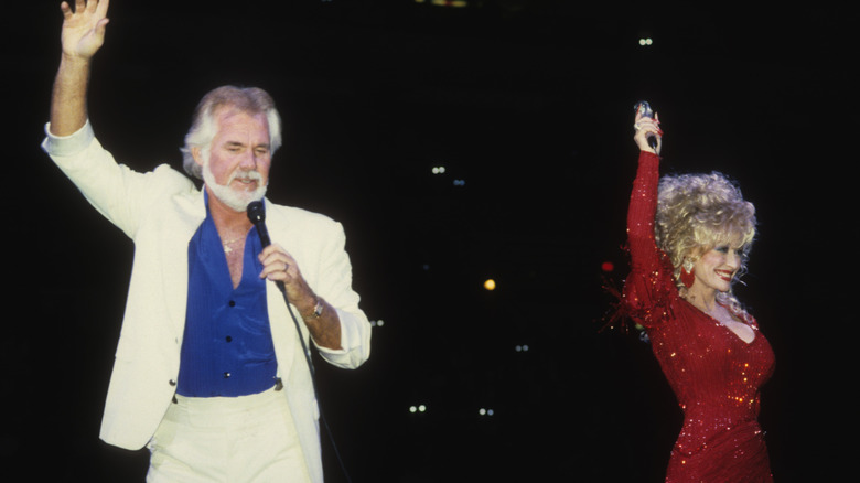 kenny rogers and dolly parton performing