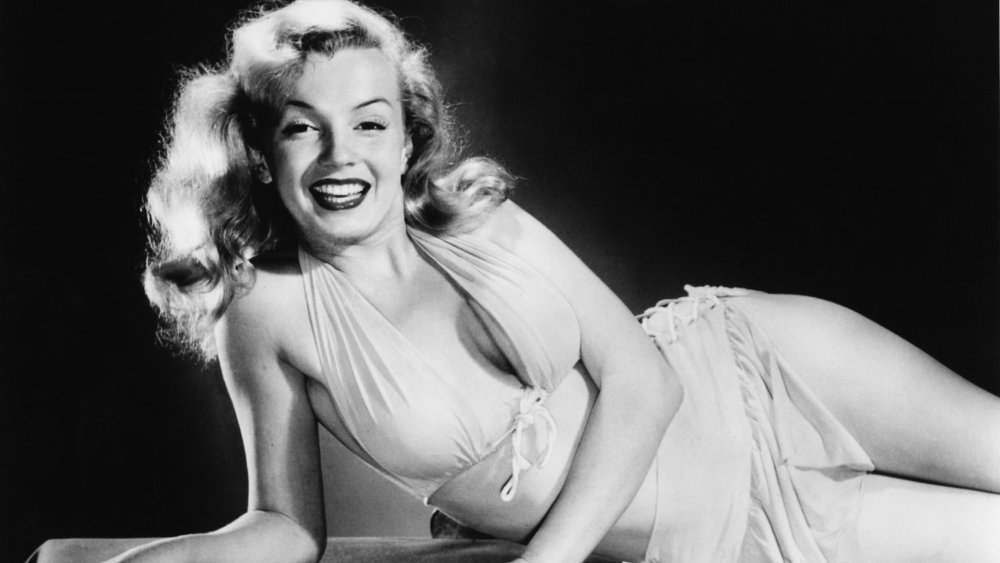 Marilyn Monroe posing