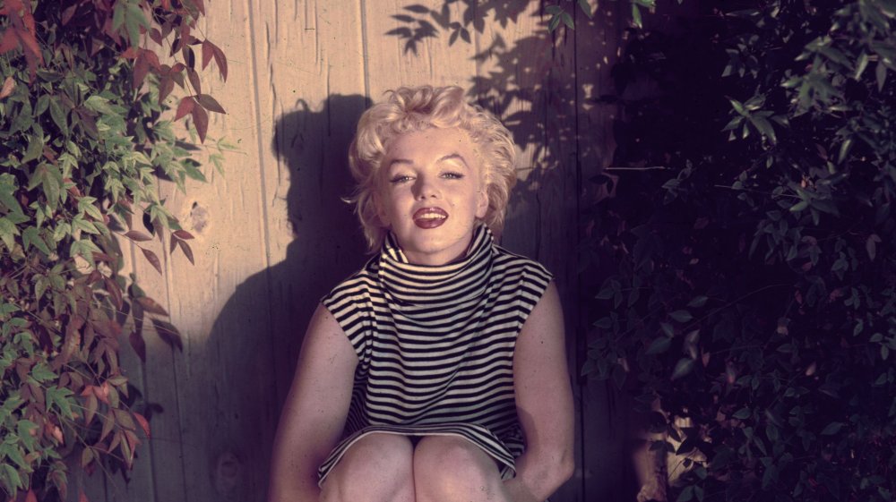 Marilyn Monroe posing outside