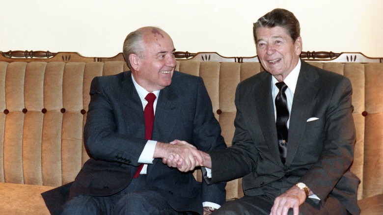 Mikhail Gorbachev and Ronald Reagan shaking hands