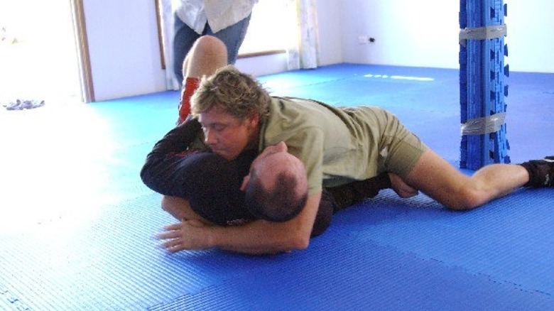 Steve Irwin wrastlin' a puny human