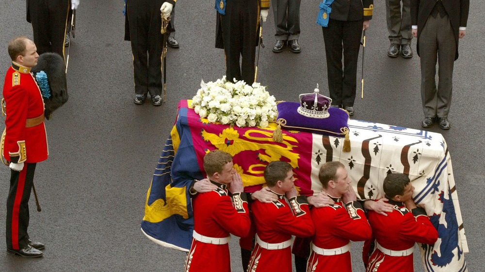 queen mother's funeral 2002