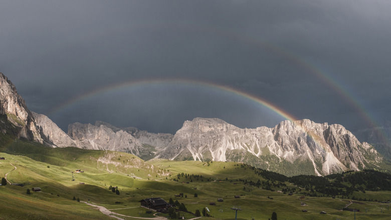 Double rainbow covers mountains