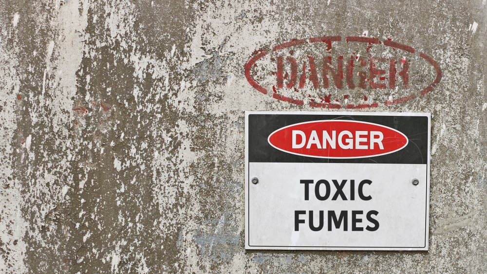 Toxic fumes sign