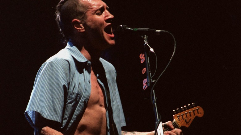 John Frusciante sings backup during a performance