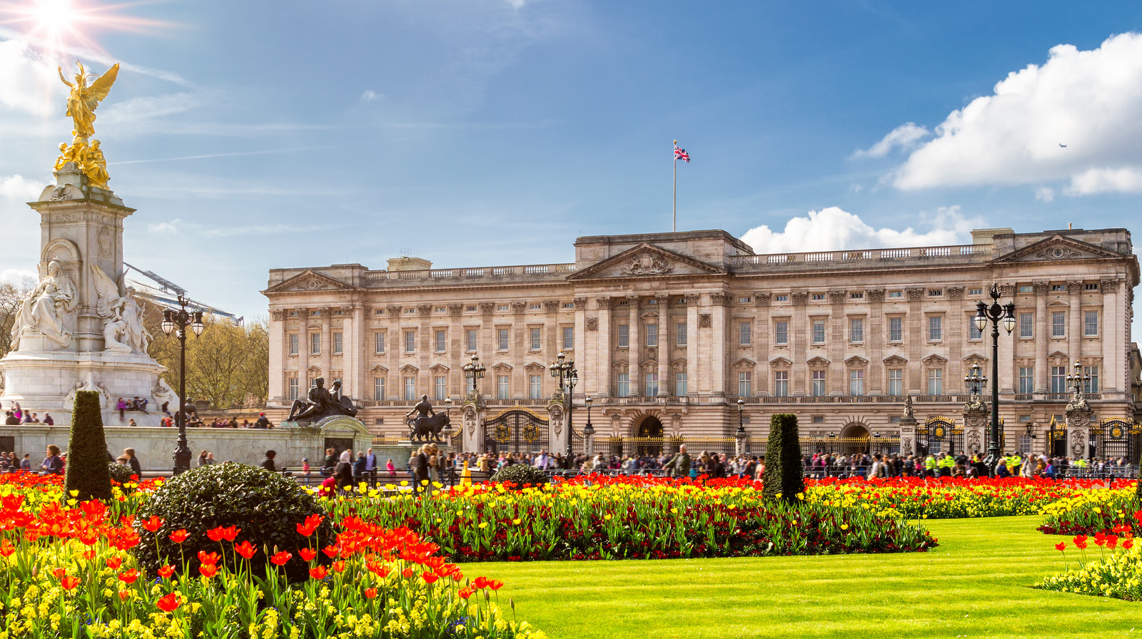 The Truth About The Time Buckingham Palace Was Bombed