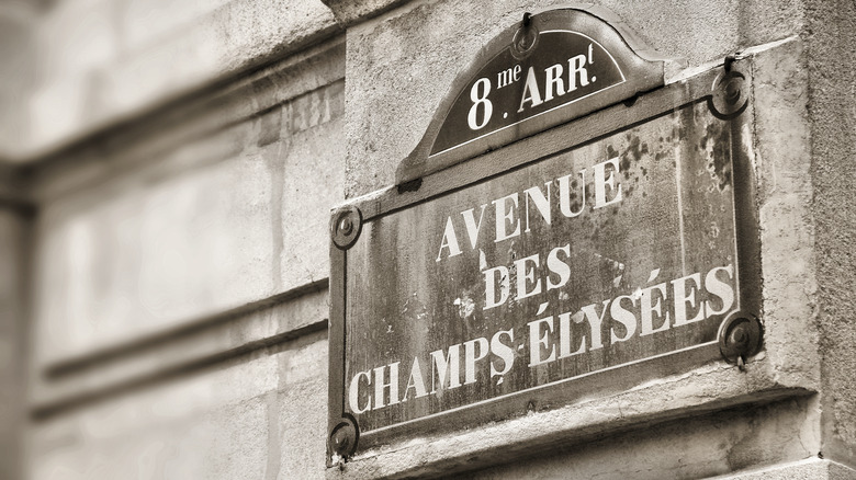 Parisian street sign 