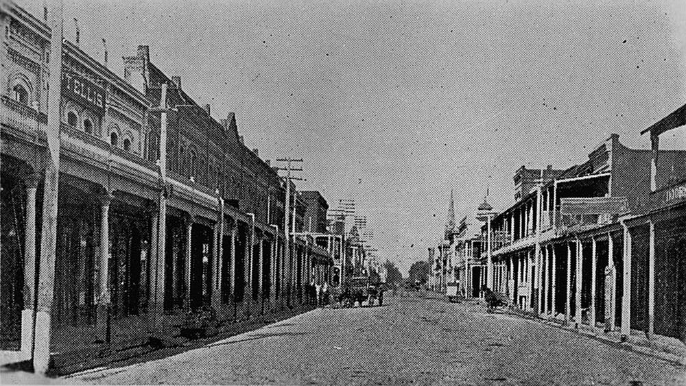 looking down a street in Marysville, California