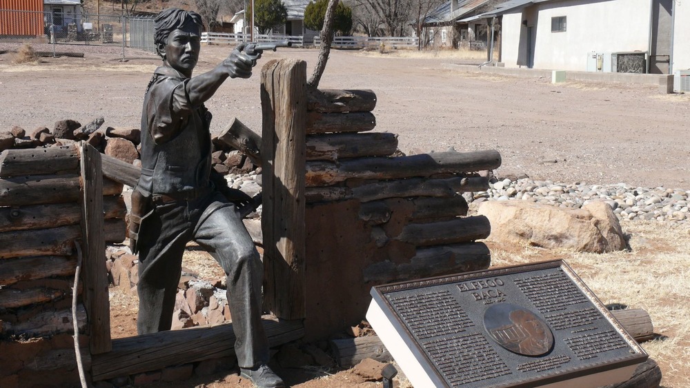 Elfego baca statue holding out gun