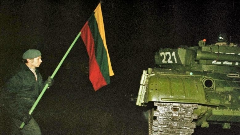 Protester with tank, Vilnius