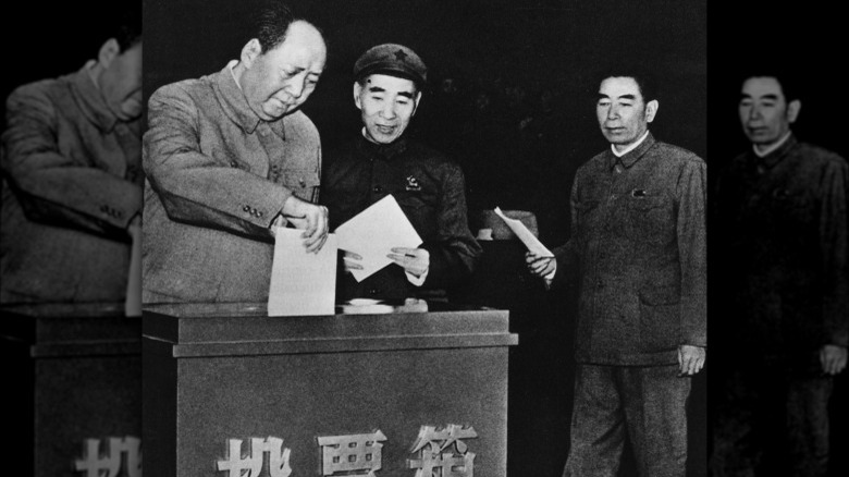 Mao and other Chinese politicians voting