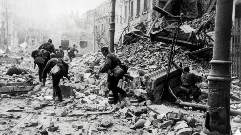 Soldiers fighting during the Warsaw Uprising 