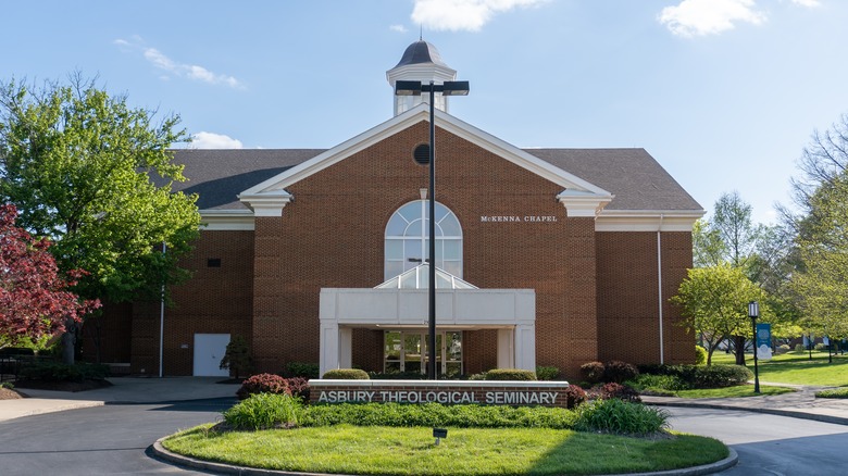 A Kentucky church in daylight