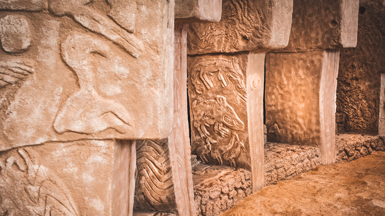 Urfa stone pillar carvings