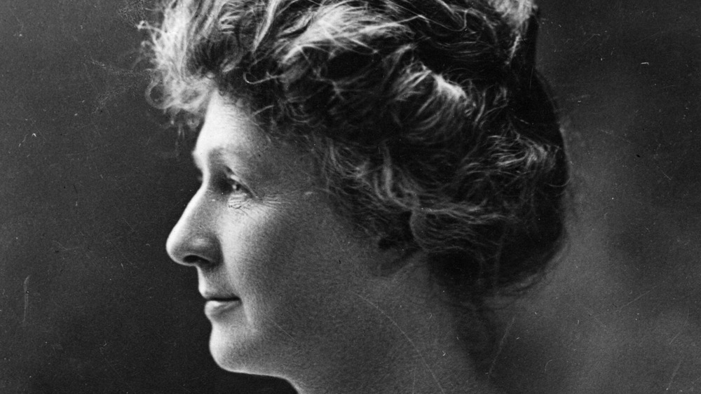 Annie Jump Cannon facing sideways