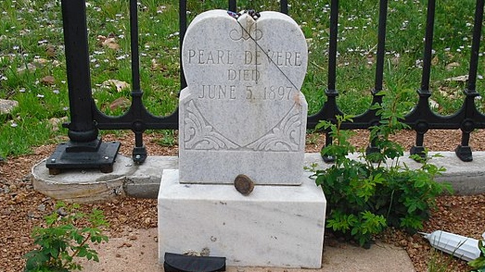 Grave of Pearl DeVere