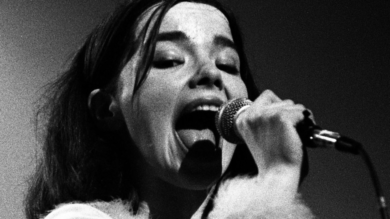 Bjork performing in 1990