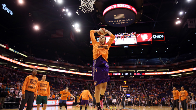 Brittney Griner dunking in 2014