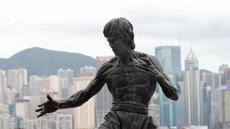 bruce lee statue