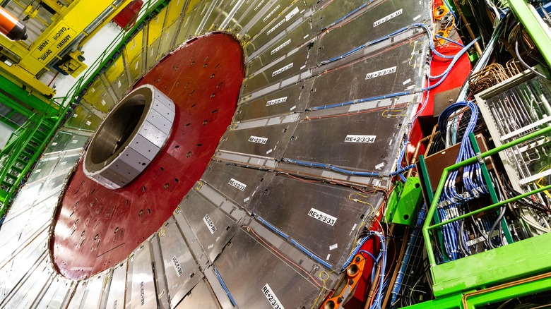 CERN CMS detector that looks like a wheel