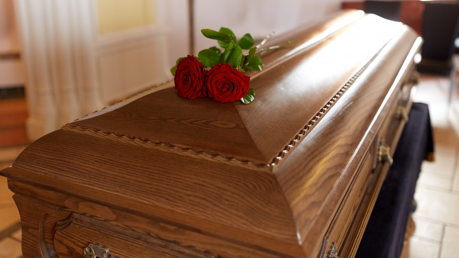 The Untold Truth Of Coffin Clubs