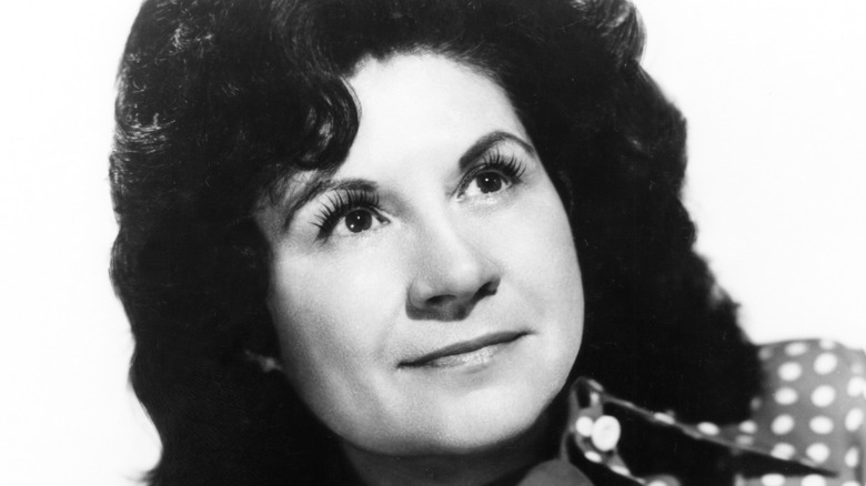 Kitty Wells looking up
