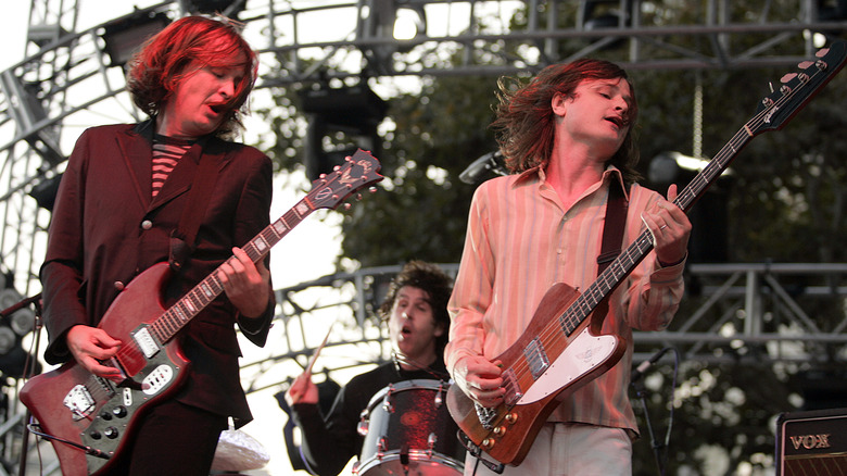 Jeff and Steve McDonald performing with Redd Kross