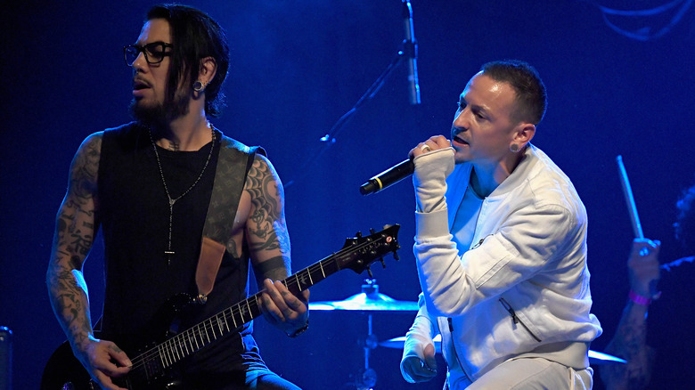 Dave Navarro performing with Chester Bennington