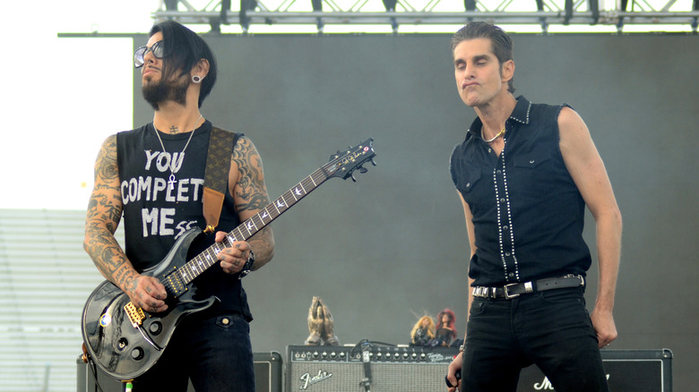 Dave Navarro and Perry Farrell performing together