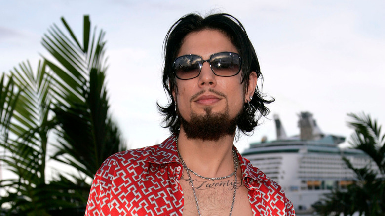 Dave Navarro wearing sunglasses