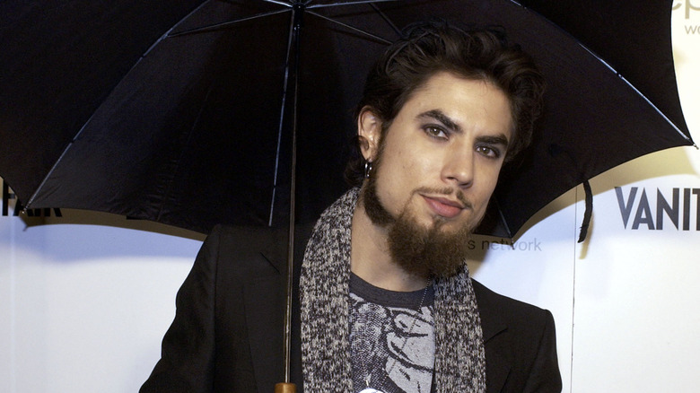 Dave Navarro holding an umbrella