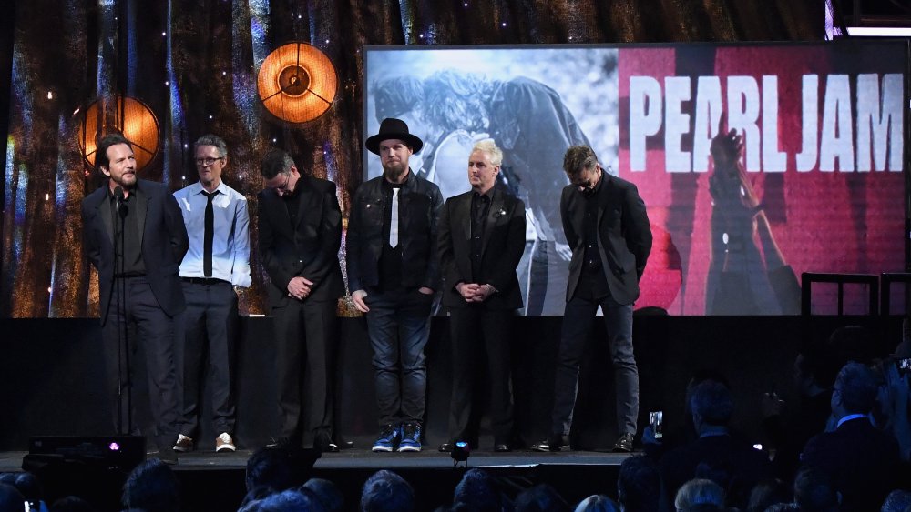 rock and roll hall of fame pearl jam standing