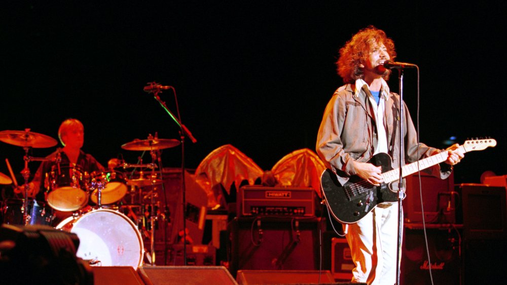 Pearl Jam on stage red-lit