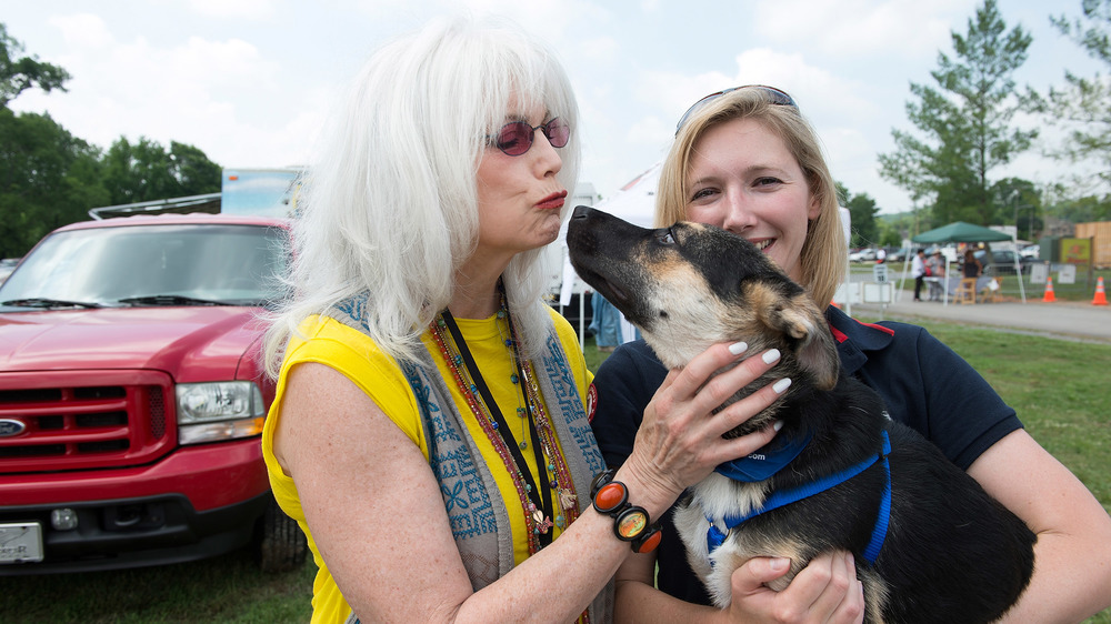 Emmylou Harris with a dog