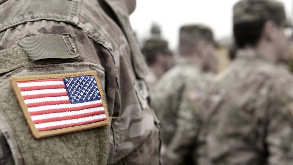 US soldiers at attention.